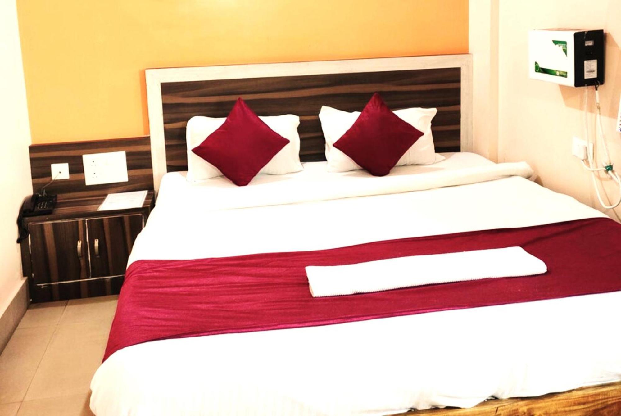 Goroomgo Krishna Residency Puri Near Sea Beach - Spacious Room With Excellent Service Awarded - Best Seller ภายนอก รูปภาพ