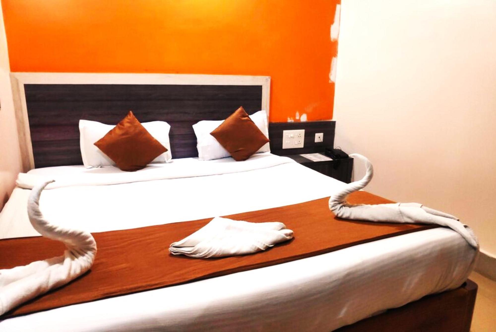 Goroomgo Krishna Residency Puri Near Sea Beach - Spacious Room With Excellent Service Awarded - Best Seller ภายนอก รูปภาพ